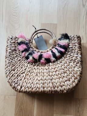 NWT! Roxy Straw Beach Tote with Pink, Black & Cream Pom Trim